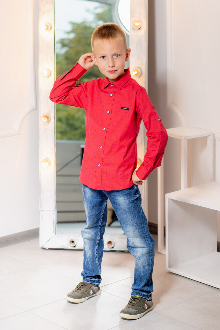 Красная рубашка с узором для мальчика
