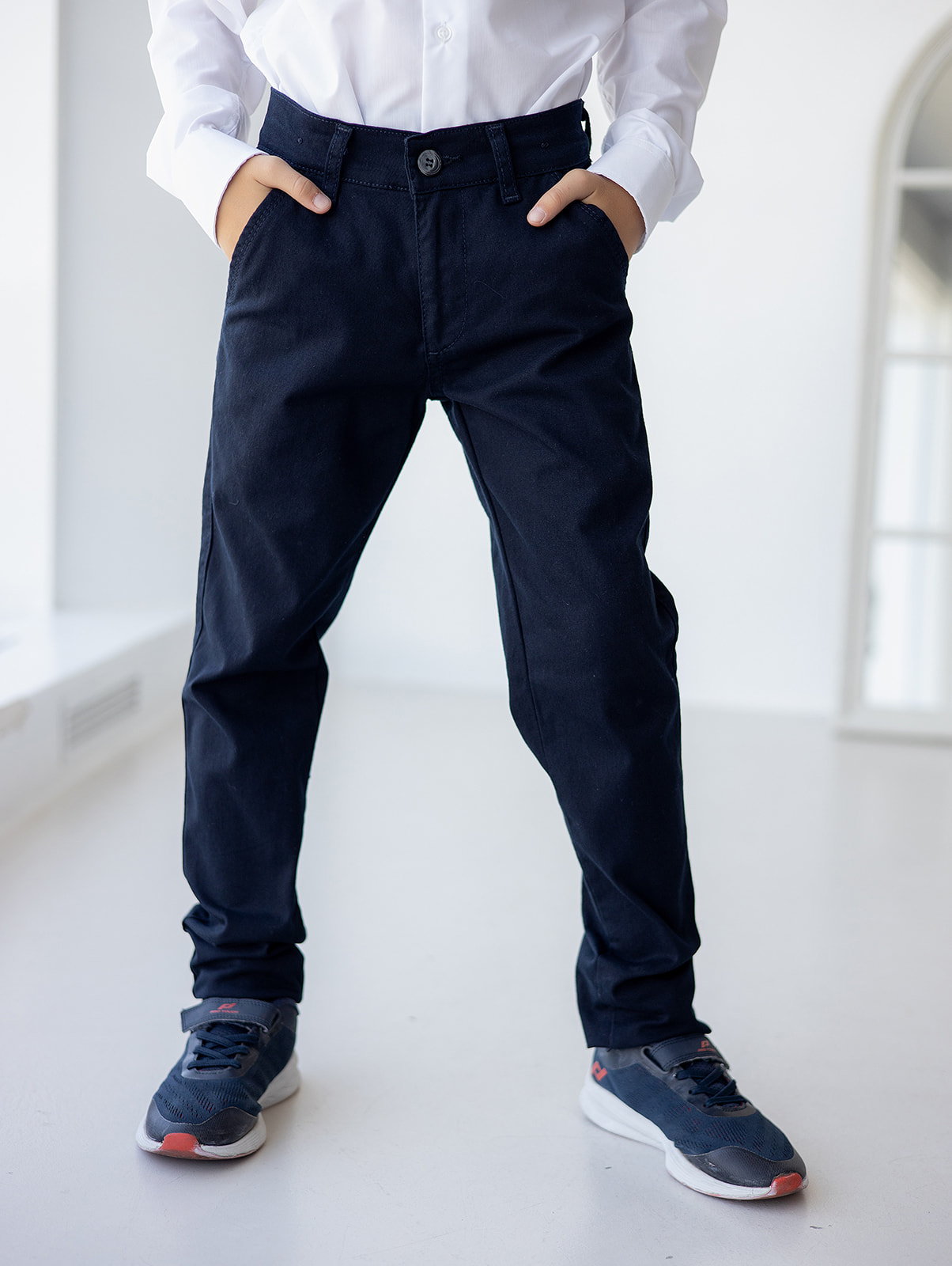 Классические брюки синего цвета для мальчика
