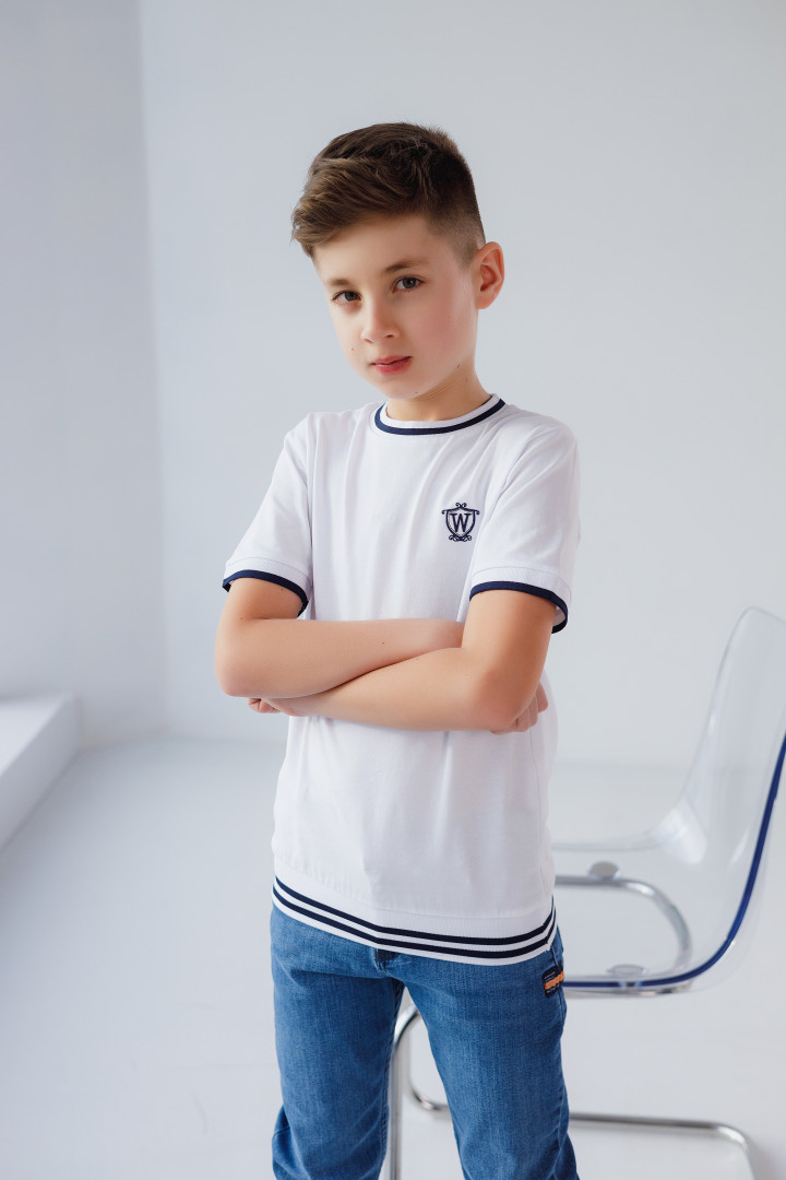 Класична біла футболка для хлопчика
