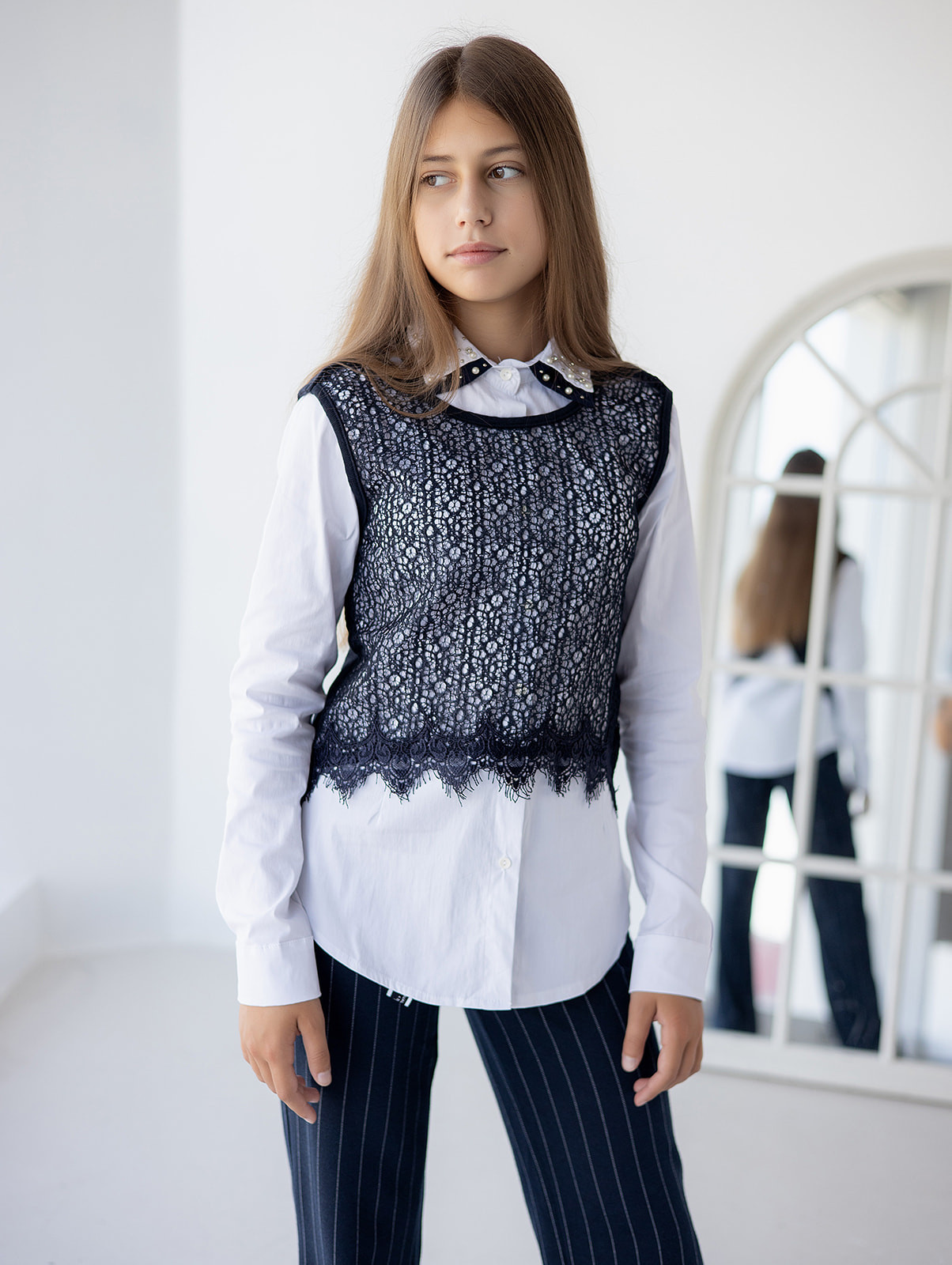 Блузки для девочек: базовая вещь в школьном гардеробе