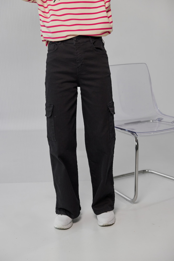 Чёрные джинсы с накладными карманами для девочки